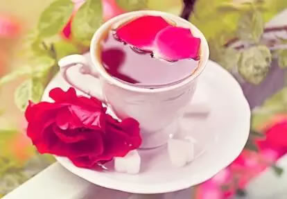 适合女性的玫瑰花养生茶，喝了它痛经、色斑不来扰!(图1)
