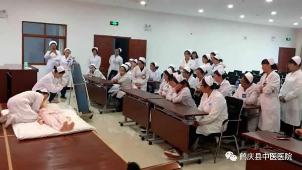 鹤庆县中医医院举行2018年第二季度护理技术操作培训(图2)